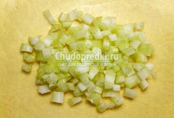 салат с сельдереем и курицей