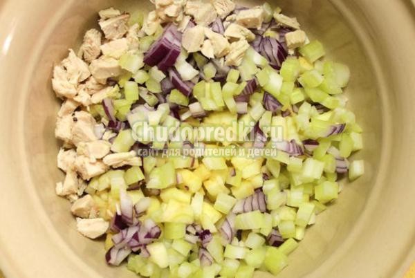 салат с сельдереем и курицей