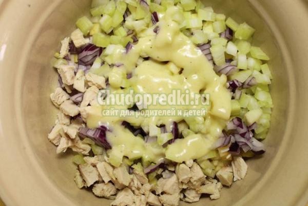 салат с сельдереем и курицей