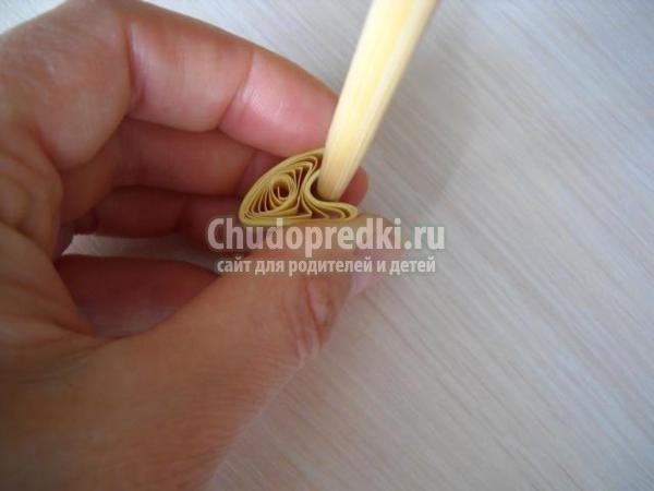 квиллинг. Открытка к 8 Марта