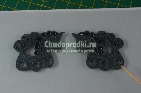 серёжки из полимерной глины. Лошадки