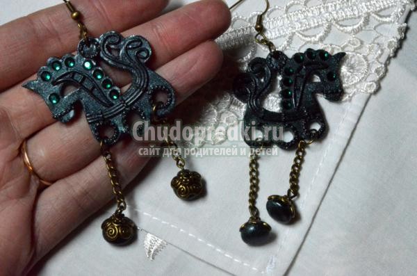 серёжки из полимерной глины. Лошадки
