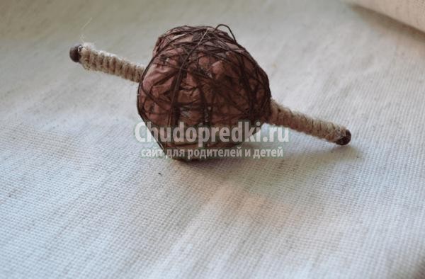 топиарий из кофейных зерен. Глобус