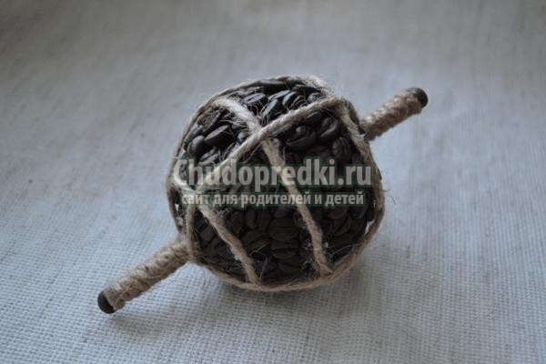 топиарий из кофейных зерен. Глобус
