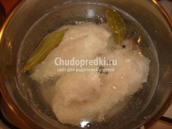 салат из курицы. Столичный