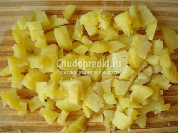 салат из курицы. Столичный