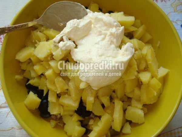 салат из курицы. Столичный