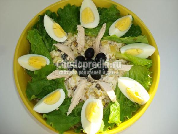 салат из курицы. Столичный