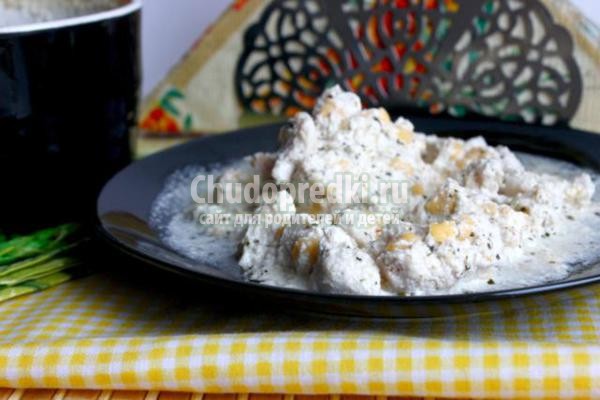 куриное филе в сметанно-сырном соусе