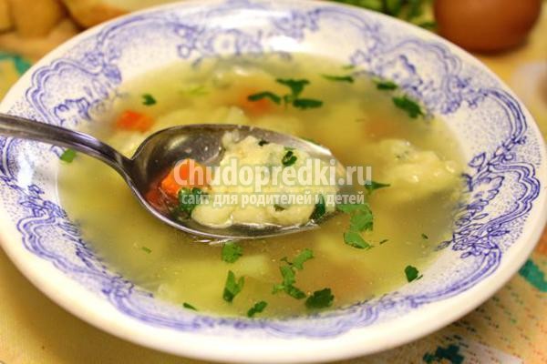 куриный суп с сырными клецками