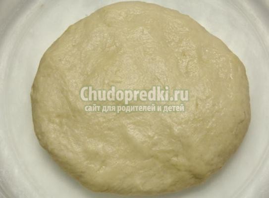пицца с курицей, сыром и овощами