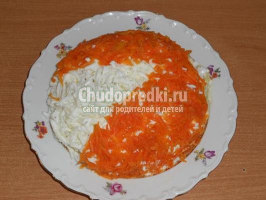 слоеный салат с курицей. Божья коровка