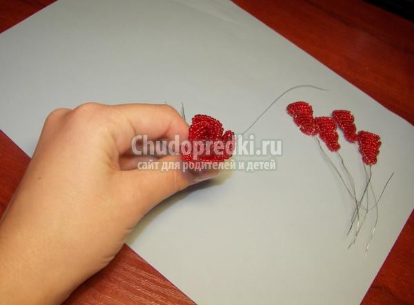 цветы из бисера. Розы