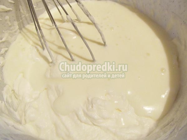 клубничное мороженое в чаше из шоколада клубничное мороженое в чаше из шоколада