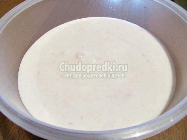 клубничное мороженое в чаше из шоколада клубничное мороженое в чаше из шоколада