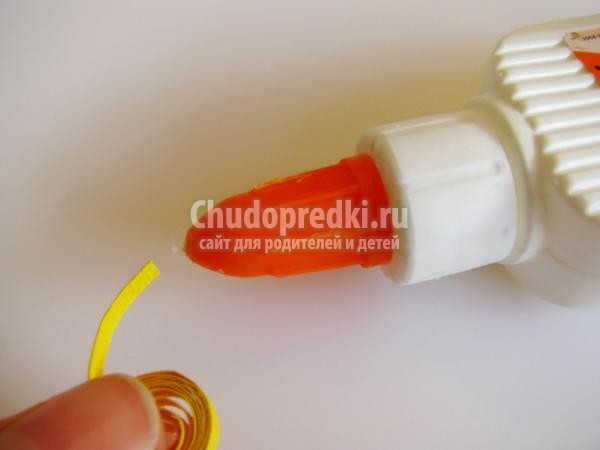 оригинальная коробочка в технике квиллинг