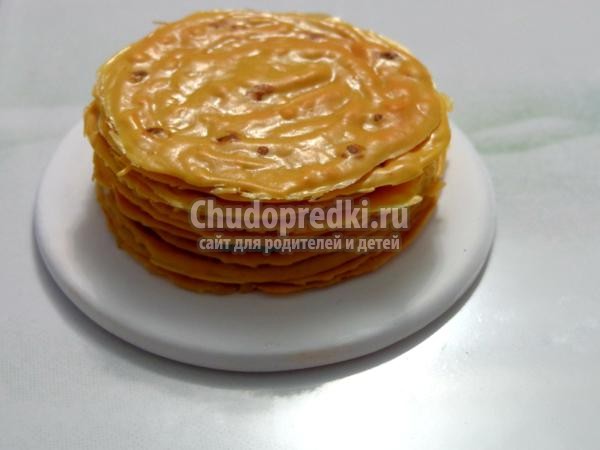 тарелка с блинами из полимерной глины
