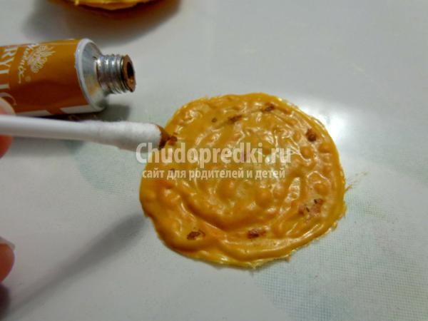 тарелка с блинами из полимерной глины