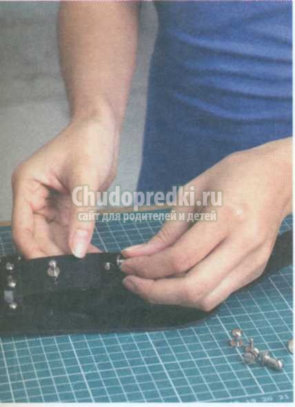 металлическая фурнитура на коже