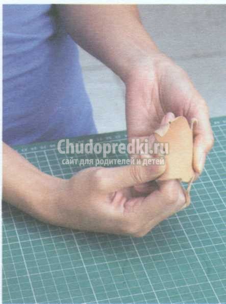 украшение для корсажа из кожи