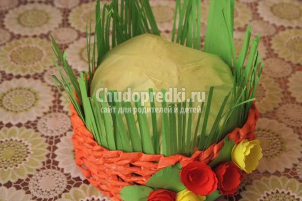 лукошко с розами в технике квиллинг