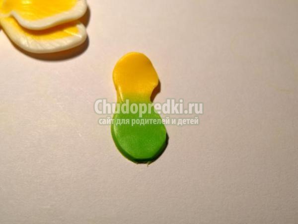 серьга для пирсинга из пластики. Орхидея