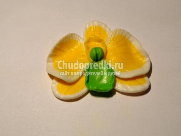 серьга для пирсинга из пластики. Орхидея