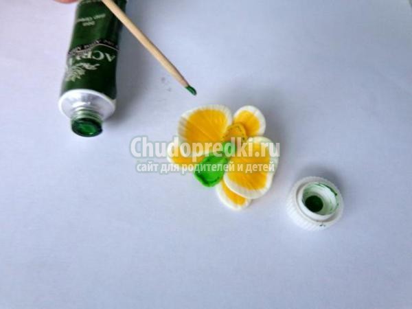 серьга для пирсинга из пластики. Орхидея