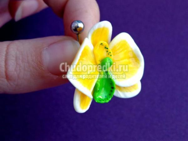 серьга для пирсинга из пластики. Орхидея