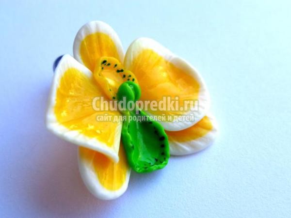 серьга для пирсинга из пластики. Орхидея
