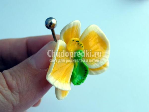 серьга для пирсинга из пластики. Орхидея