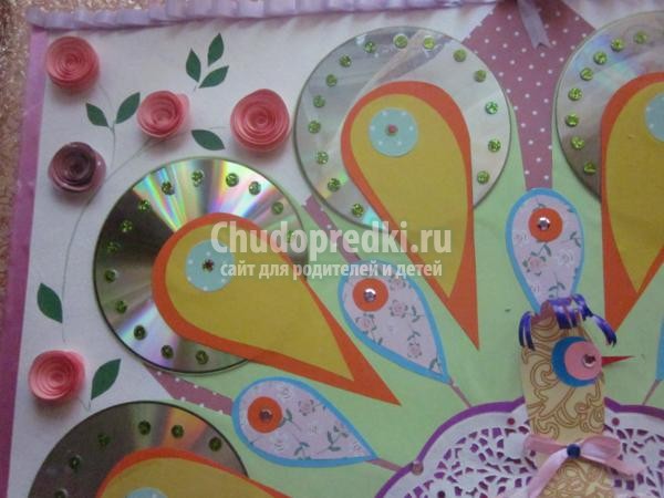 поделка из дисков и цветной бумаги. Павлинчик