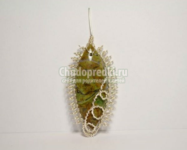 кулон в технике wire wrap с жадеитом