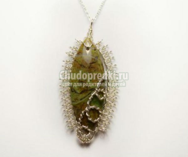 кулон в технике wire wrap с жадеитом