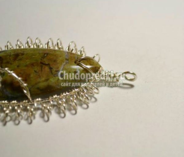кулон в технике wire wrap с жадеитом