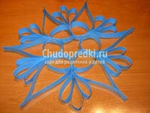 Снежинки из бумаги