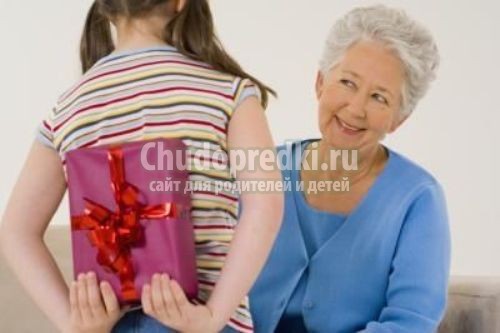 Что подарить бабушке на день рождения?