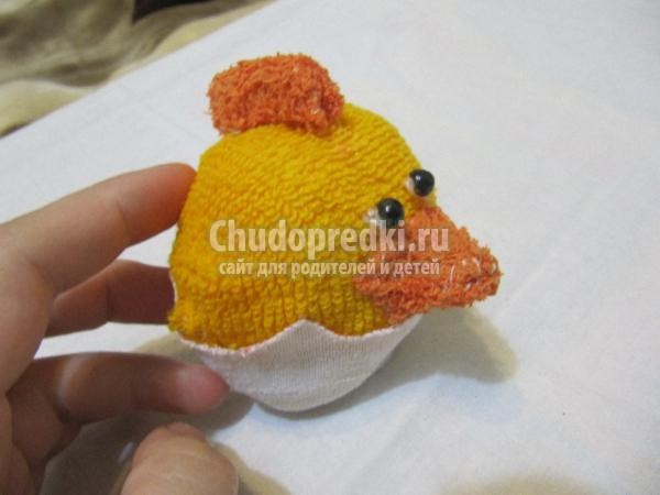 игрушки своими руками. Цыплята из носочков