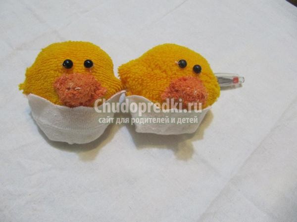 игрушки своими руками. Цыплята из носочков