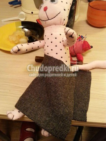 игрушки своими руками. Кошечка из носочков