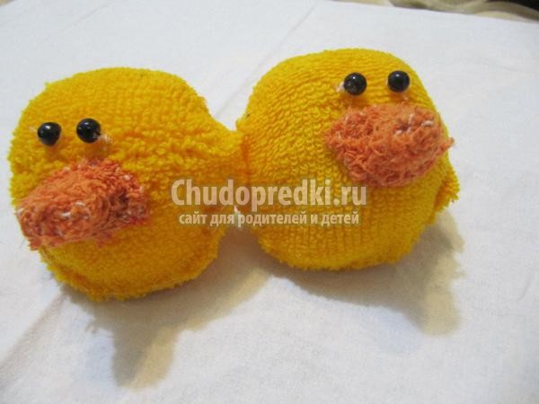 игрушки своими руками. Цыплята из носочков