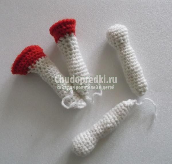 вязаные игрушки крючком. Зайцы