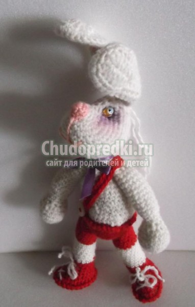 вязаные игрушки крючком. Зайцы