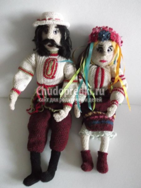 вязаные игрушки крючком. Зайцы