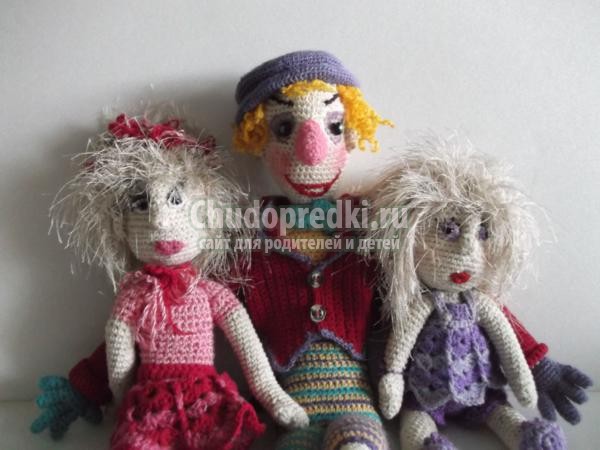 вязаные игрушки крючком. Зайцы