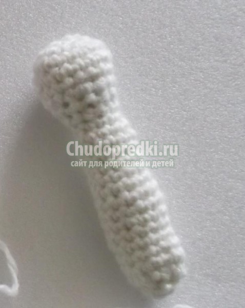 вязаные игрушки крючком. Зайцы