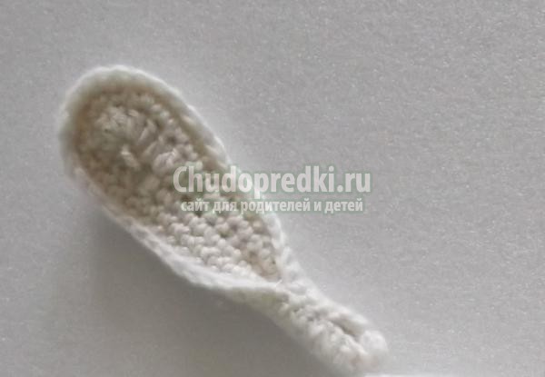 вязаные игрушки крючком. Зайцы