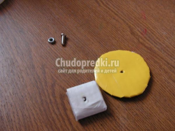 деревенский домик для игры с прищепками