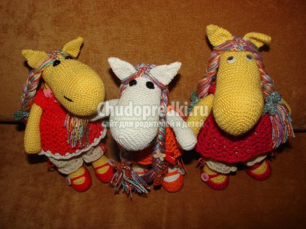 игрушки крючком в технике амигуруми. Лошадка
