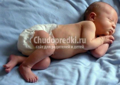 Стул у грудничка